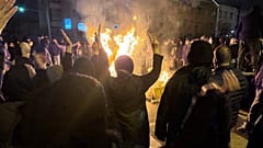 Iraner protestieren in Teheran gegen die Regierung.