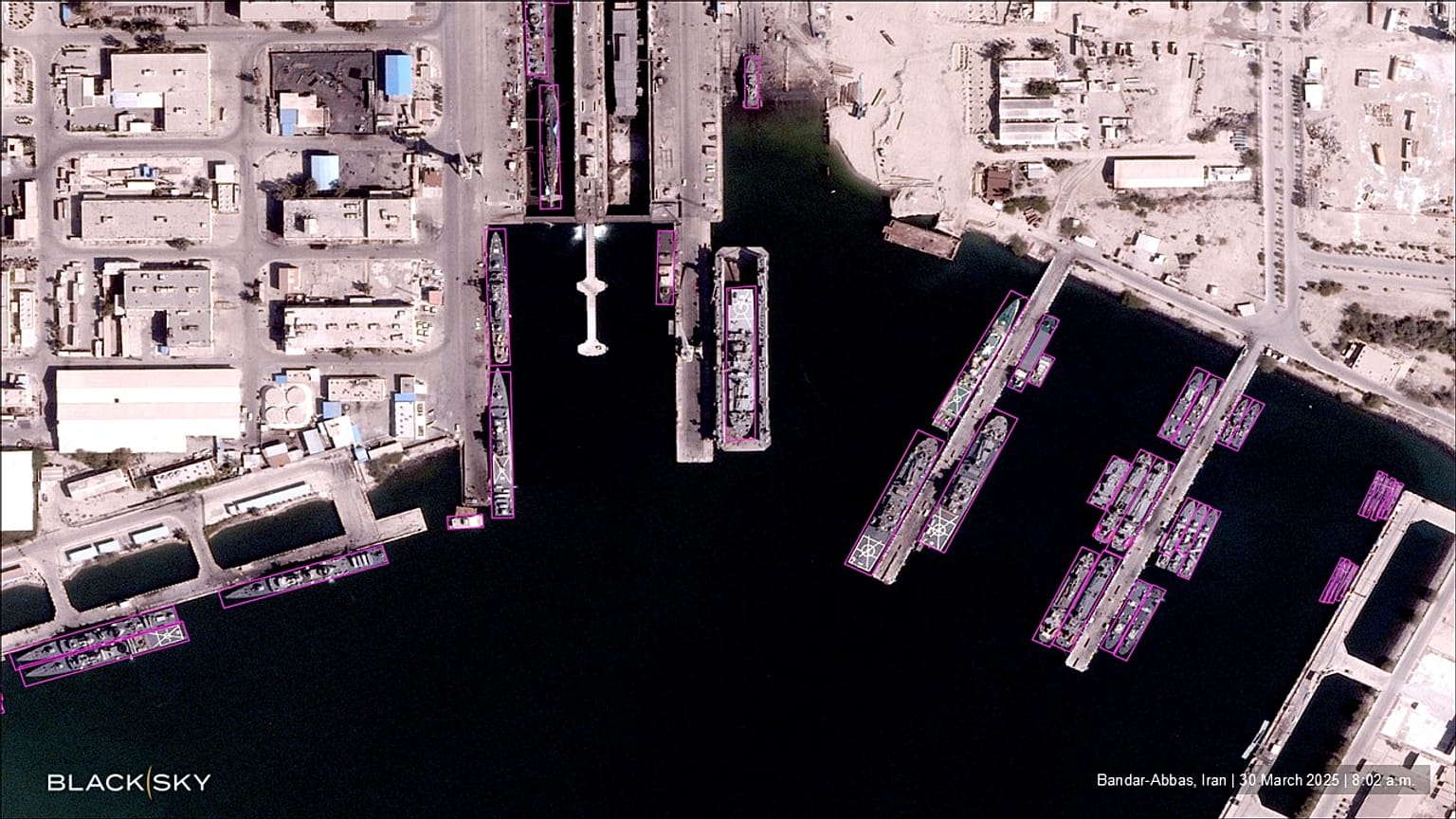 عکس ماهواره‌ای از تجهیزات سپاه پاسداران در بندرعباس