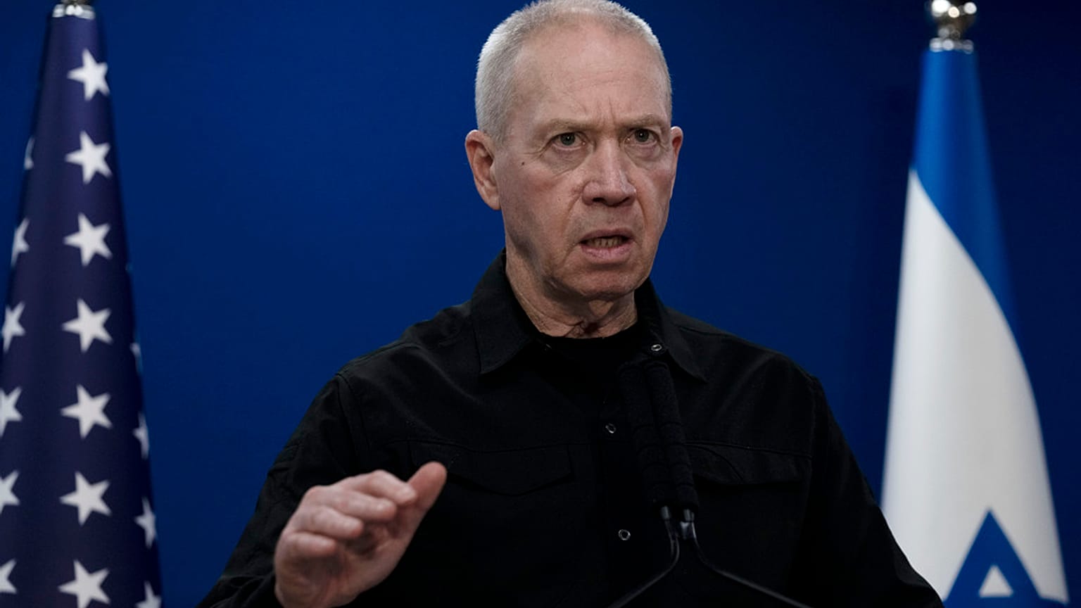 يوآف غالانت تل أبيب، إسرائيل، يوم الاثنين 18 ديسمبر 2023. (تصوير: مايا أليروزو/أسوشيتد برس)