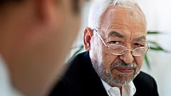 مؤسس الحزب الإسلامي المعتدل "النهضة"، راشد الغنوشي، يترأس اجتماعًا لمجلس تنفيذي في مقر الحزب بالعاصمة تونس