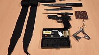 Imágenes de los objetos incautados al menor de edad