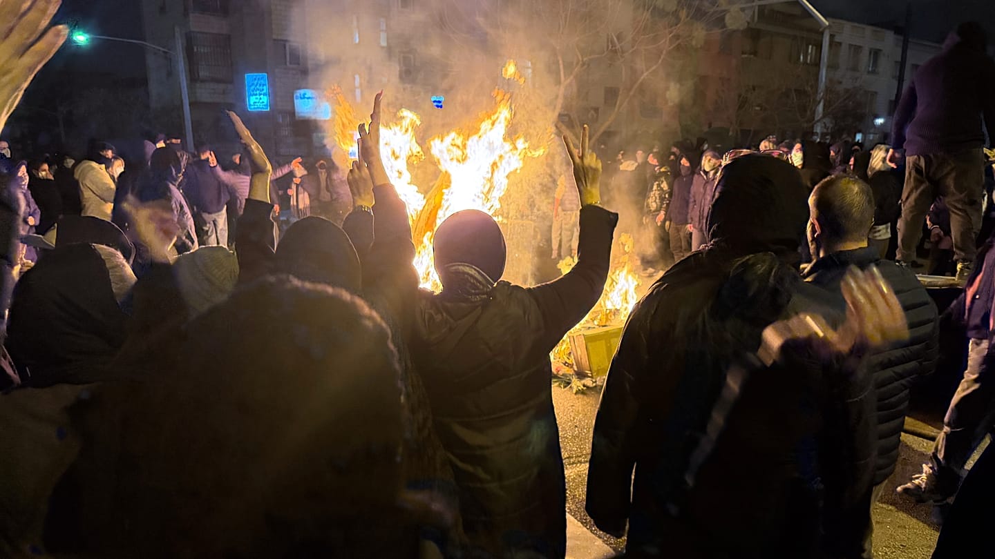إيران تصادر نحو ألف جهاز ستارلينك خلال 4 أشهر.. كيف دخلت إلى البلاد؟