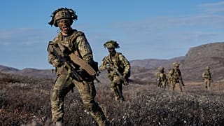 Dänische Streitkräfte nehmen am Mittwoch in Kangerlussuaq, Grönland, an einer Übung mit Hunderten von Soldaten aus mehreren europäischen NATO-Mitgliedstaaten teil, 2025