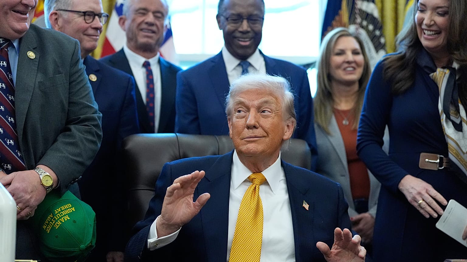  الرئيس دونالد ترامب يلقي كلمة في المكتب البيضاوي بالبيت الأبيض، يوم الأربعاء 14 يناير/كانون الثاني 2026، في واشنطن. 