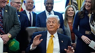  الرئيس دونالد ترامب يلقي كلمة في المكتب البيضاوي بالبيت الأبيض، يوم الأربعاء 14 يناير/كانون الثاني 2026، في واشنطن. 