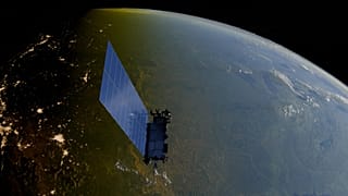Bir Starlink uydusu görseli