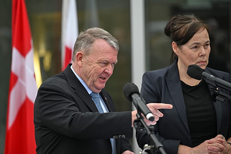 Le ministre des Affaires étrangères du Danemark, Lars Løkke Rasmussen, et la ministre des Affaires étrangères du Groenland, Vivian Motzfeldt, à Washington.