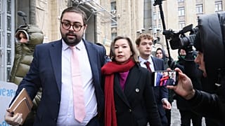 Danae Dholakia az orosz külügyminisztérium előtt január 15-én