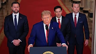 دونالد ترامپ، رئیس جمهور ایالات متحده در کنار وزیر دفاع، وزیر خارجه و معاون رئیس جمهوری آمریکا