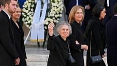 Irini en el funeral de su hermano Konstantinos (2023)