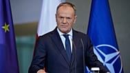 Polonya Başbakanı Donald Tusk, Almanya ile Polonya arasındaki hükümetler arası istişareler sırasında Almanya Şansölyesi Friedrich Merz ile ortak basın toplantısında.