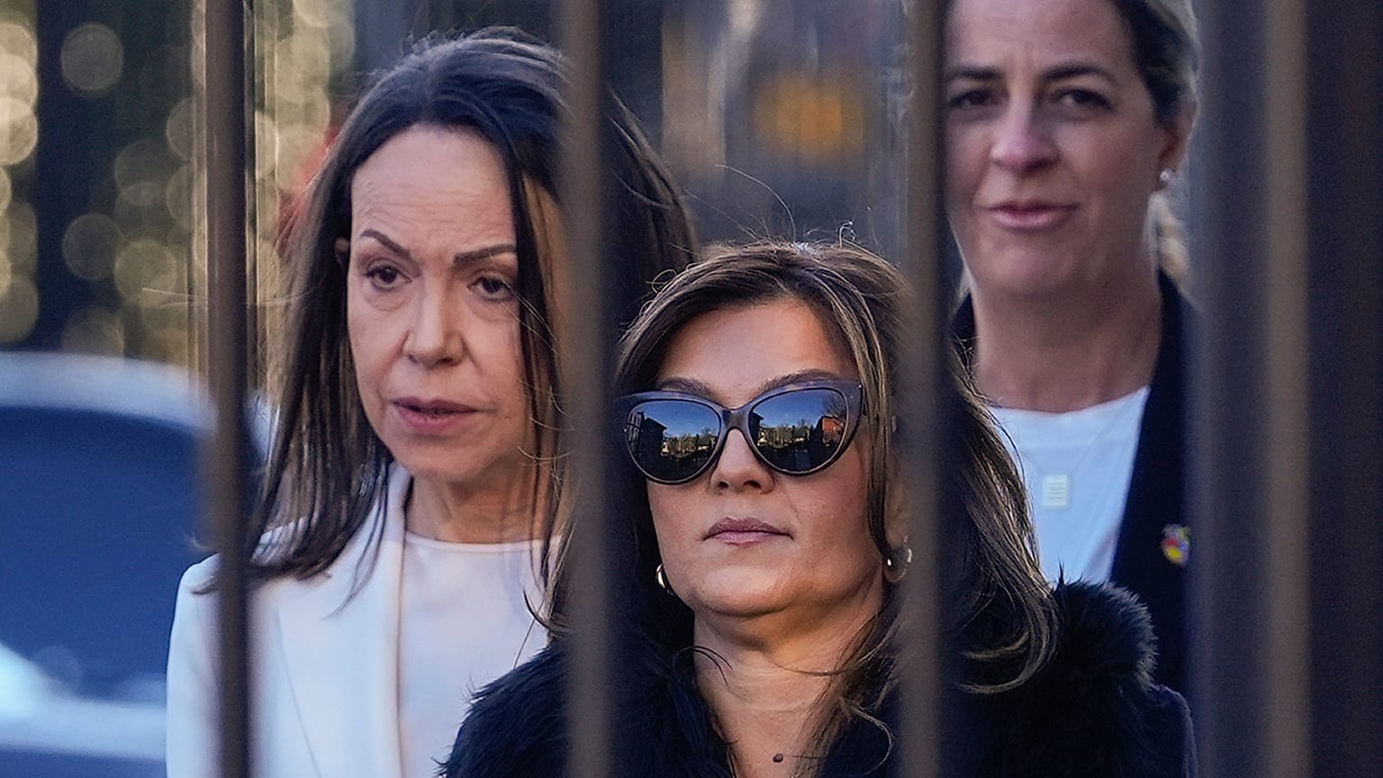 La líder opositora venezolana María Corina Machado saliendo de la Casa Blanca en Washington, después de reunirse con el presidente Donald Trump el 15 de enero de 2026.