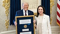 US-Präsident Donald Trump im Oval Office. María Corina Machado überreicht ihm am 15. Januar 2026 ihren Friedensnobelpreis.