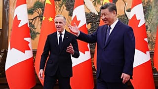 رئيس الوزراء الكندي مارك كارني، على اليسار، يلتقي برئيس الصين شي جينبينغ في القاعة الكبرى للشعب في بكين، الصين، يوم الجمعة 16 يناير 2026