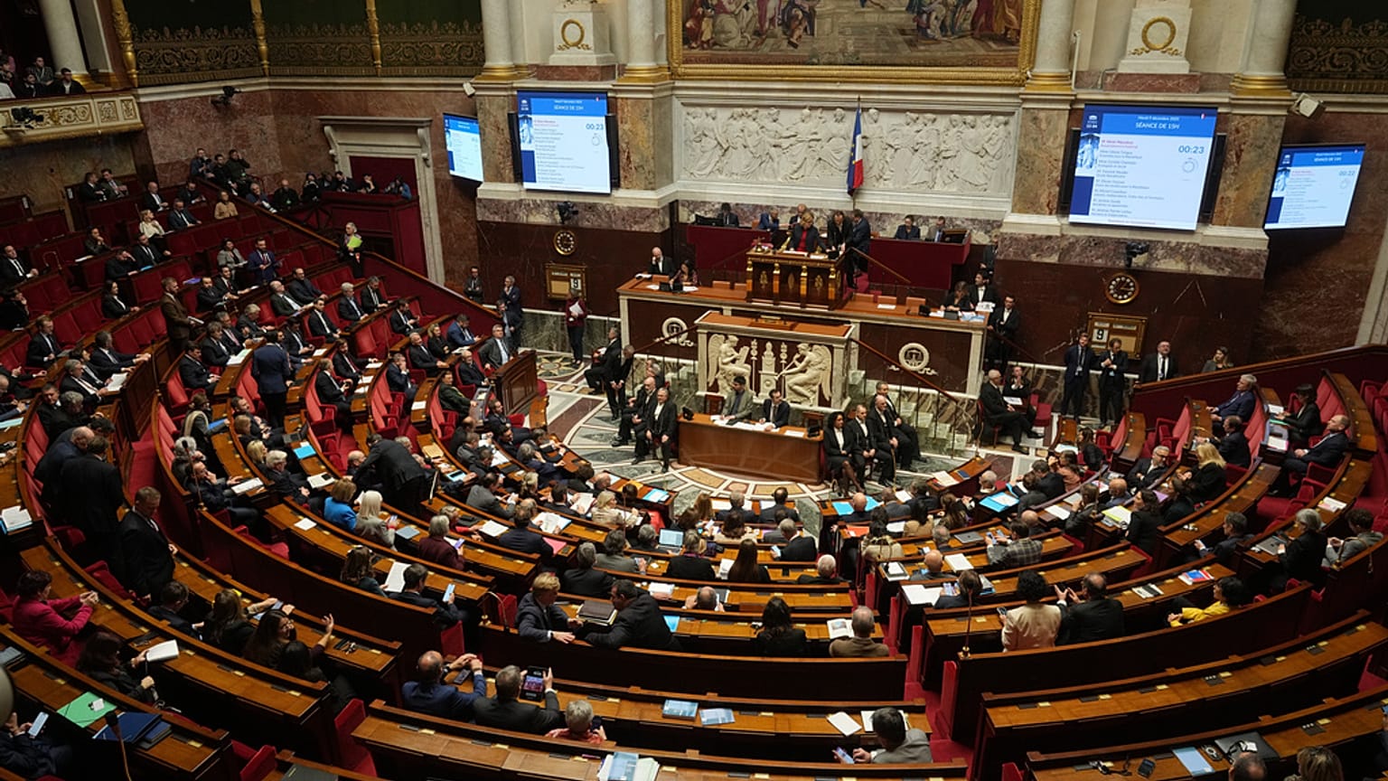 Les députés français votent à l'Assemblée nationale sur un budget national de santé, à Paris, en France, le mardi 9 décembre 2025. 