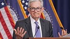 FILE - Il presidente della Federal Reserve Jerome Powell parla alla Federal Reserve. Washington. 10 dicembre 2025.