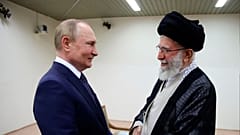 علی خامنه‌ای، رهبر جمهوری اسلامی ایران، و ولادیمیر پوتین، رئیس‌جمهور روسیه، روز سه‌شنبه ۱۹ ژوئیه ۲۰۲۲ در جریان دیدارشان در تهران 