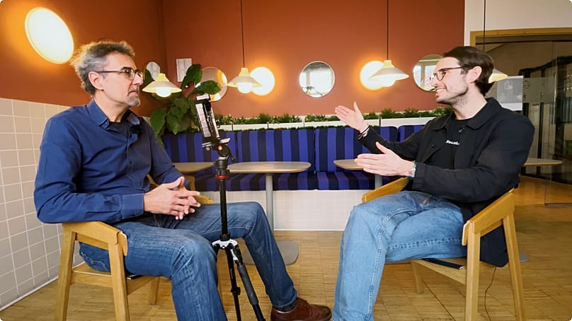 Wagniskapitalgeber Adrian Friederich (rechts) im Gespräch mit Euronews.