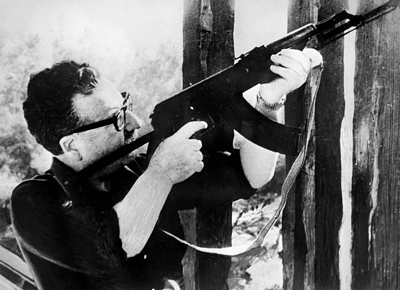 Salvador Allende chilei elnök a Moneda palota ostromakor, 1973