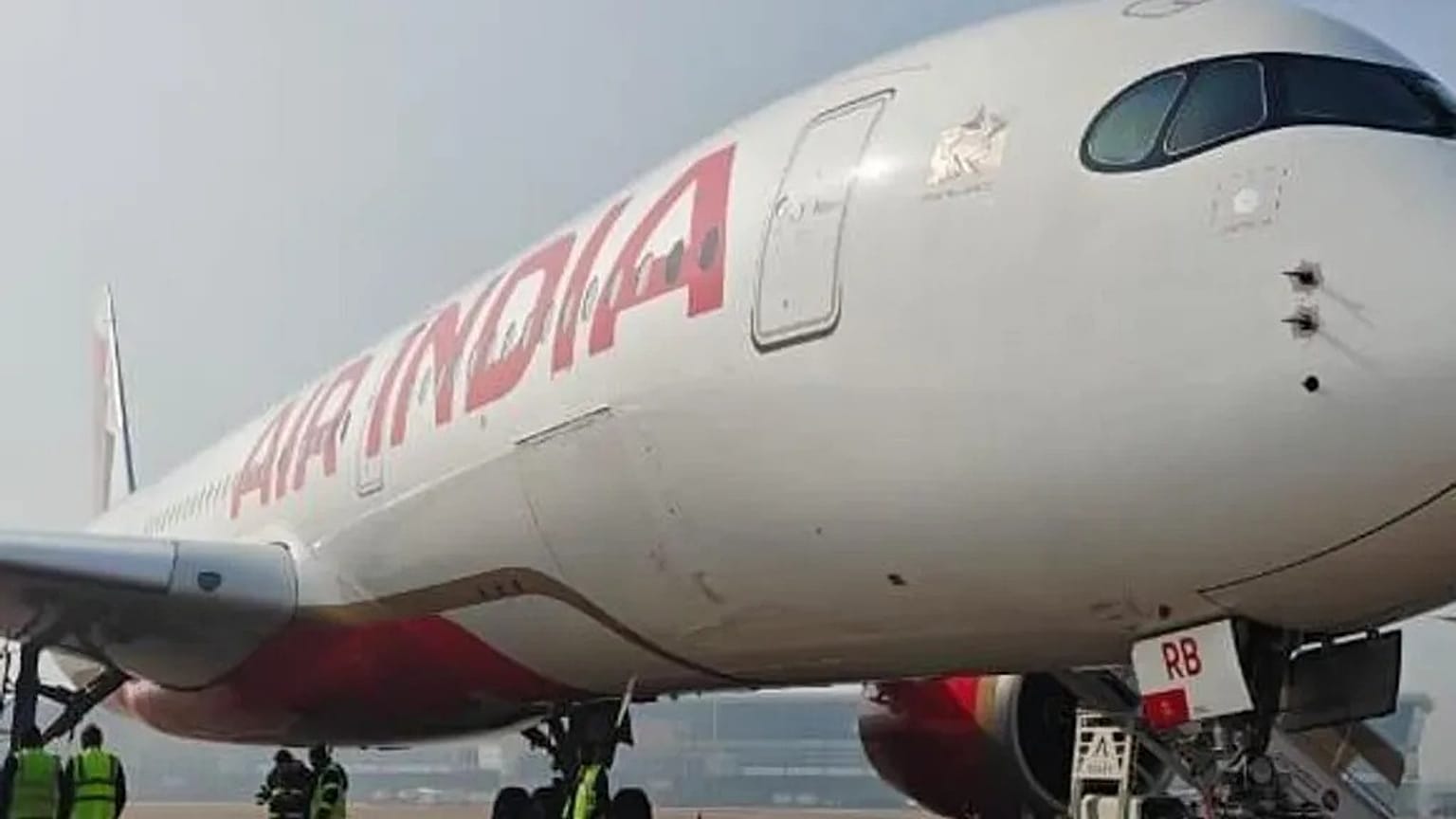 Olay sonrasında Air India'ya ait Airbus A350 uçağının motorunda hasar meydana geldi.