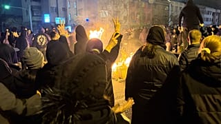 معترضان روز جمعه ۹ ژانویه ۲۰۲۶ در یک تجمع ضد حکومتی در تهران، ایران