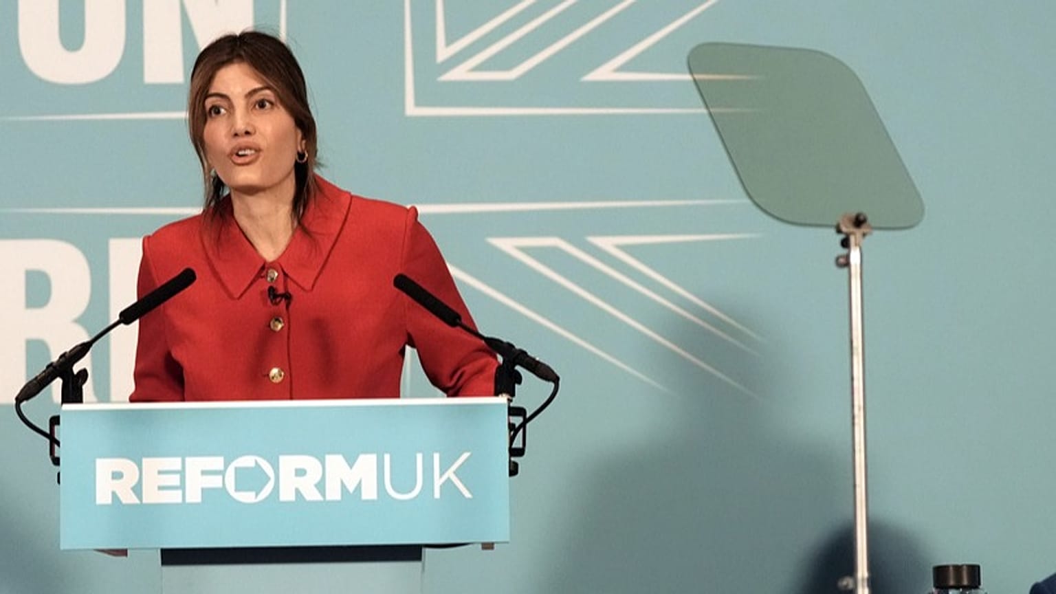 ليلى كانينغهام من حزب الإصلاح البريطاني تتحدث خلال مؤتمر صحافي، في لندن، بتاريخ 20 نوفمبر 2025.