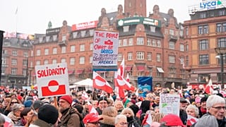 Groenland : des milliers de Danois manifestent contre les menaces de Trump