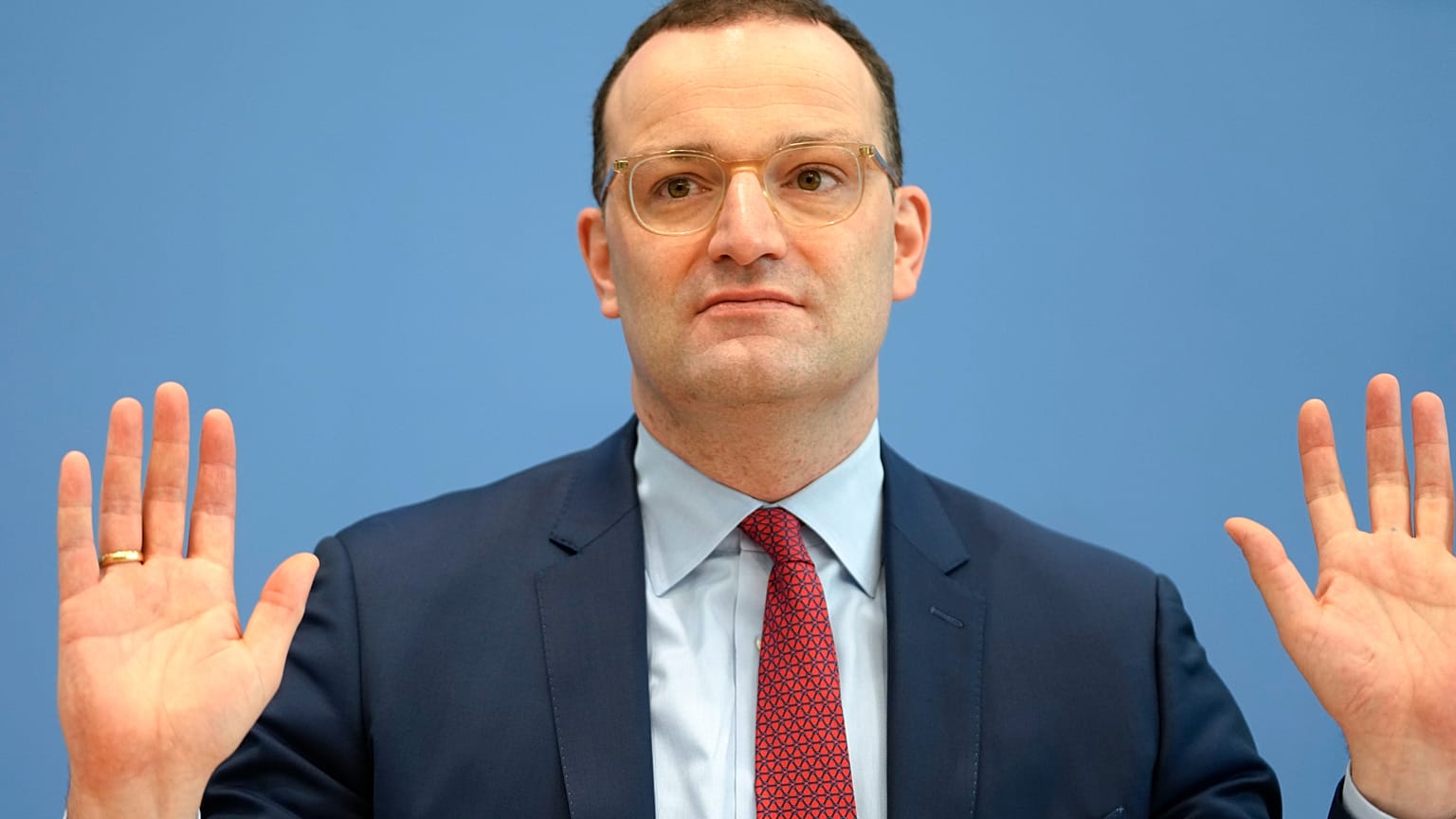 Beleidigung von Politikern bald straffrei? Jens Spahn will Paragraf 188 abschaffen
