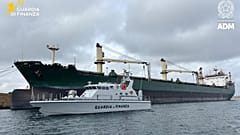 Beschlagnahmtes Schiff im Hafen von Brindisi