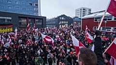 In Nuuk, Grönland, ziehen Demonstrierende zum US-Konsulat. Sie protestieren gegen Trumps Politik gegenüber Grönland. Samstag, 17. Januar 2026.