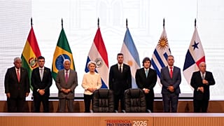 Foto de grupo durante una reunión para firmar un acuerdo de libre comercio entre la Unión Europea y Mercosur, en Asunción, Paraguay, el sábado 17 de enero de 2026.