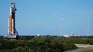NASA'nın Ay roketi, Florida, Cape Canaveral'daki Kennedy Uzay Merkezi'nde.
