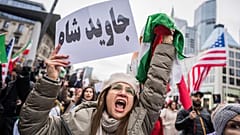 تظاهرات دعماً للاحتجاجات الجارية في إيران، في كولونيا بألمانيا، السبت 17 يناير/كانون الثاني 2026.