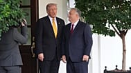 Orbán Viktor és Donald Trump második Fehér Házban történt találkozójuk első perceiben.