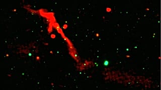  J1007+3540 adı verilen süper kütleli kara deliğin fırlattığı jet akışı