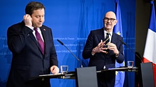 German Finance Minister Lars Klingbeil, left, and French Finance Minister Roland Lescure speak during a press conference in Berlin, on 19 Jan, 2026. 