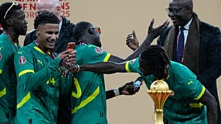 لاعبو السنغال يحتفلون بفوزهم في نهائي كأس الأمم الأفريقية لكرة القدم بين السنغال والمغرب، في الرباط، المغرب، الأحد 18 يناير 2026