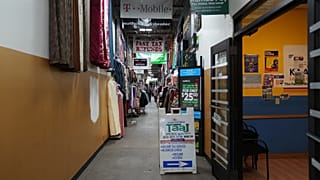 Minneapolis businesses and shopping malls stay empty over fears of ICE patrols