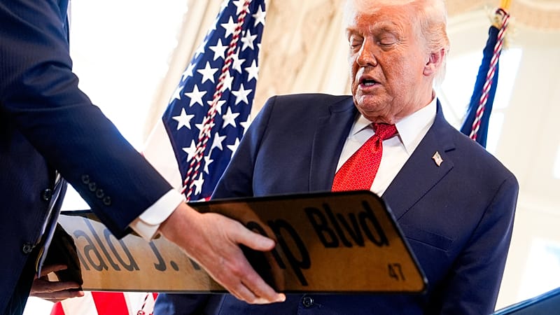 ترامب يربط "أمن العالم" بالسيطرة على غرينلاند.. ورسالة غير مسبوقة إلى النروج حول جائزة نوبل 