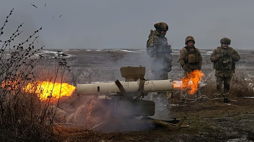Ukrainische Soldaten feuern bei einer Übung nahe der Front in der Region Saporischschja eine Panzerabwehrrakete ab, 4. Januar 2026