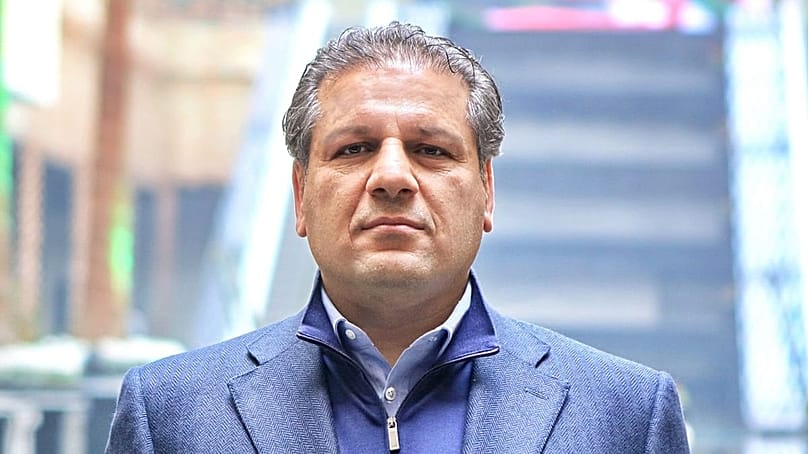 علی انصاری، مالک بانک آینده