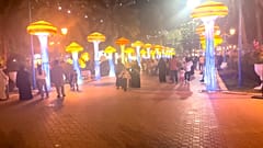 Besucher feiern bei den Muscat Nights 2026 im Oman am 18. Januar 2026.