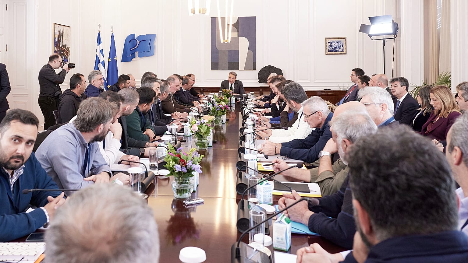 Συνάντηση του πρωθυπουργού Κυριάκου Μητσοτάκη με αντιπροσωπεία των αγροτών
