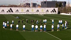 Real Madrid gedenkt am 19. Januar 2026 mit einer Schweigeminute der Opfer des Zugunglücks.