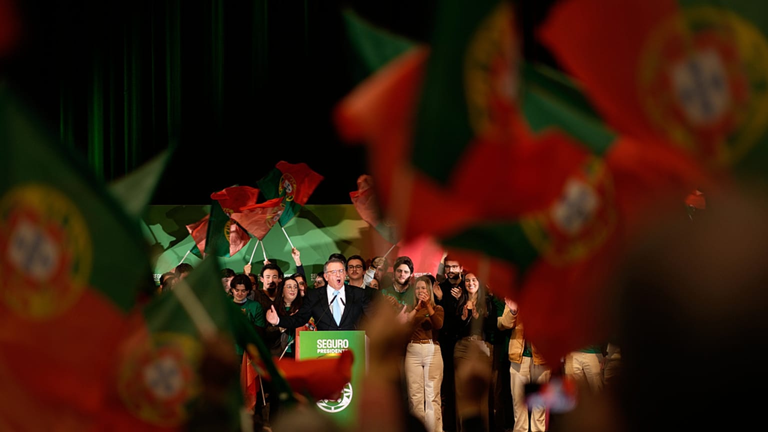 Seguro também soma apoios de algumas personalidades de direita