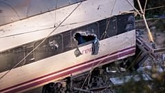 Φωτογραφία ενός από τα τραίνα που καταστράφηκαν