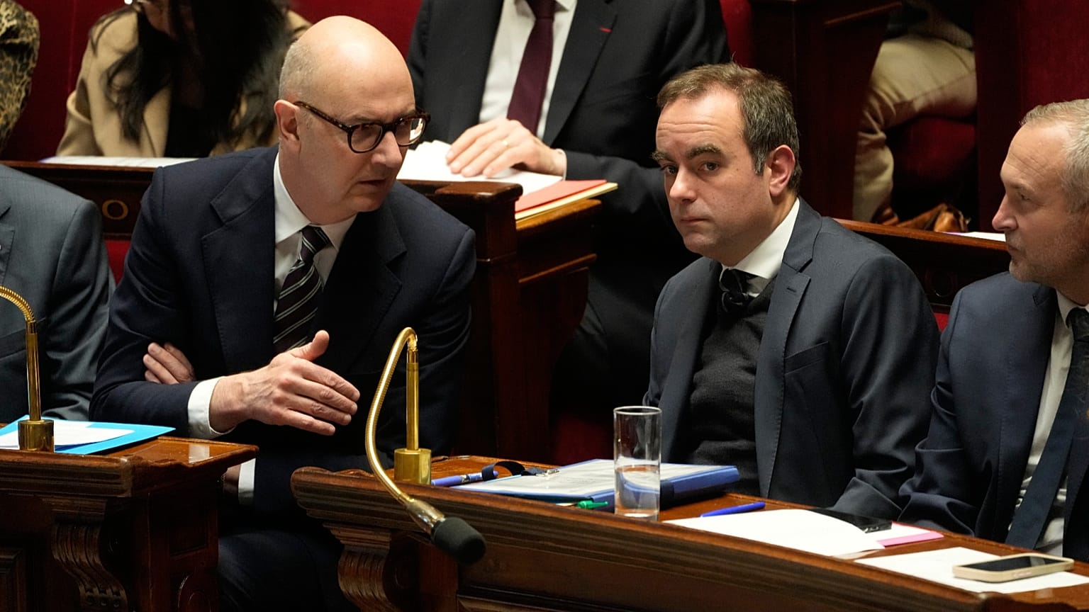 Il primo ministro francese Sébastien Lecornu all'Assemblea nazionale, Parigi, 9 dicembre 2025.