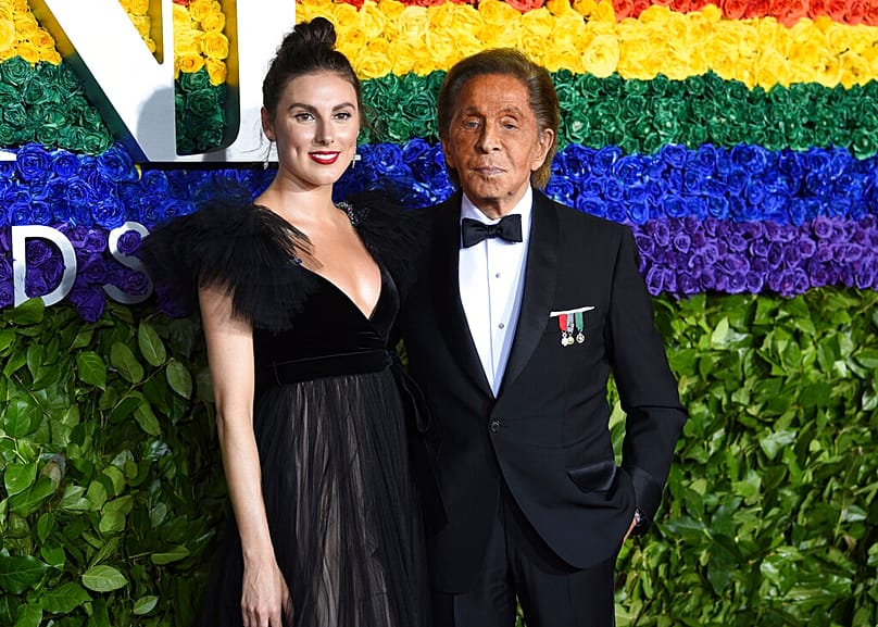 تايلر بيك وفالنتينو لدى وصولهما إلى حفل توزيع جوائز توني السنوي في نيويورك، بتاريخ 9 يونيو 2019.