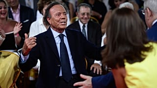 ARCHIVO: El cantante español Julio Iglesias durante la ceremonia de develación de su estrella en el Paseo de la Fama en San Juan, Puerto Rico, el 29 de septiembre de 2016.