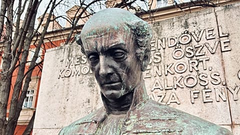 Kölcsey Ferenc szobra a budapesti Batthyány téren 2026. január 21-én